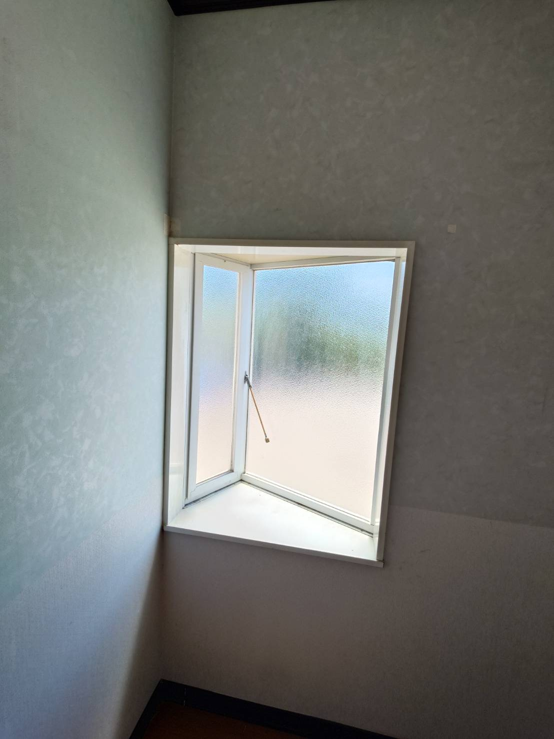 メゾン松下の内装|角部屋なので出窓付いてます。