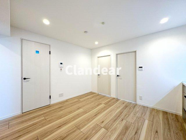 竹ノ塚ハイリビングの居間・リビング|ドキドキの新生活も、安心してスタート。ぴったりの住まいを見つけませんか？クランディアが一緒に住まい選びをサポートします‼　まずは、お気軽にお問合せください　＃クランディア