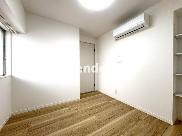 竹ノ塚ハイリビングの洋室|ドキドキの新生活も、安心してスタート。ぴったりの住まいを見つけませんか？クランディアが一緒に住まい選びをサポートします‼　まずは、お気軽にお問合せください　＃クランディア