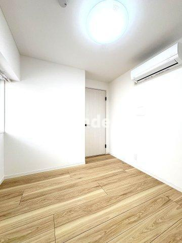 竹ノ塚ハイリビングの洋室|ドキドキの新生活も、安心してスタート。ぴったりの住まいを見つけませんか？クランディアが一緒に住まい選びをサポートします‼　まずは、お気軽にお問合せください　＃クランディア