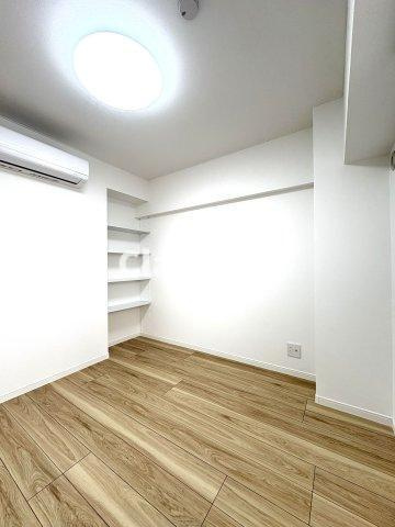 竹ノ塚ハイリビングの洋室|ドキドキの新生活も、安心してスタート。ぴったりの住まいを見つけませんか？クランディアが一緒に住まい選びをサポートします‼　まずは、お気軽にお問合せください　＃クランディア