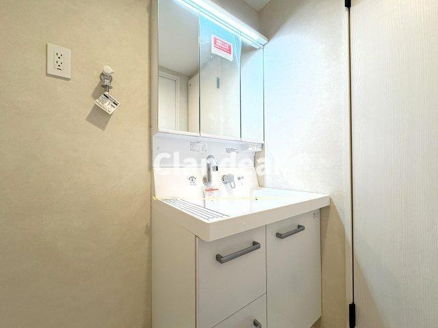 竹ノ塚ハイリビングの独立洗面台|ドキドキの新生活も、安心してスタート。ぴったりの住まいを見つけませんか？クランディアが一緒に住まい選びをサポートします‼　まずは、お気軽にお問合せください　＃クランディア