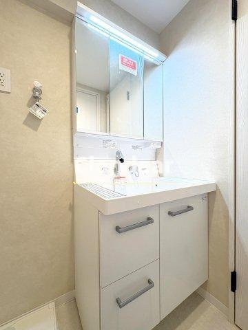 竹ノ塚ハイリビングの独立洗面台|ドキドキの新生活も、安心してスタート。ぴったりの住まいを見つけませんか？クランディアが一緒に住まい選びをサポートします‼　まずは、お気軽にお問合せください　＃クランディア