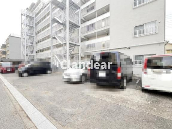 竹ノ塚ハイリビングの駐車場|ドキドキの新生活も、安心してスタート。ぴったりの住まいを見つけませんか？クランディアが一緒に住まい選びをサポートします‼　まずは、お気軽にお問合せください　＃クランディア