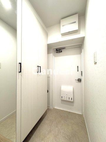 竹ノ塚ハイリビングの玄関|ドキドキの新生活も、安心してスタート。ぴったりの住まいを見つけませんか？クランディアが一緒に住まい選びをサポートします‼　まずは、お気軽にお問合せください　＃クランディア