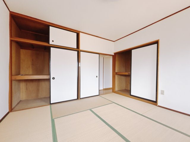 【中古戸建】桐生市相生町2丁目の和室|■和室｜季節物がたくさん収納できる押し入れは衣替えや模様替えで大活躍！