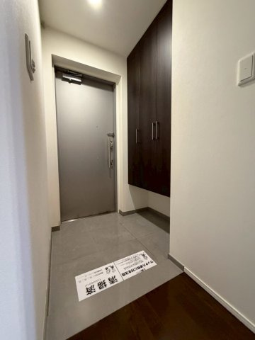 プレミスト北堀江の玄関