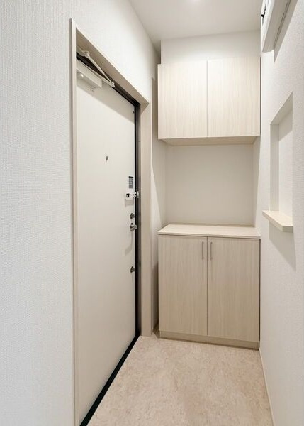 the GARDEN 金山の玄関