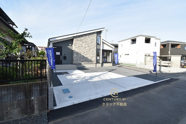 GRACE　ひたちなか市田彦　1期 　限定1棟！の駐車場|並列駐車可能なカースペースを確保。毎日のお車の出し入れがストレスなく行えます！
内覧可能です。ご予約はHPから、またお電話でも、お気軽にどうぞ。