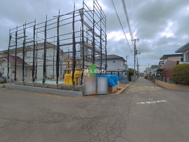 牛久市田宮町28期　新築戸建の前面道路含む現地写真