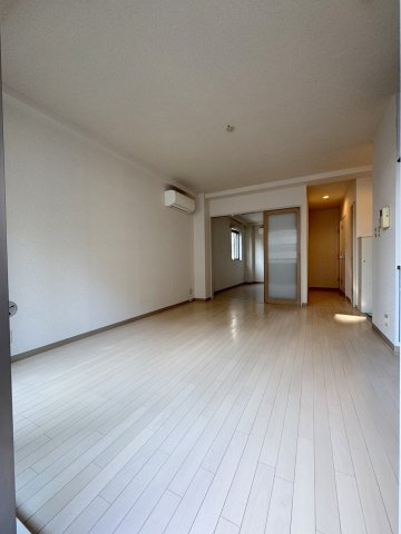 ｆ・Ｓｔｕｄｉｏの洋室|★明るいフローリングの角部屋です★