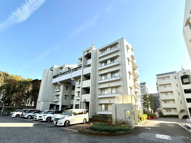 サウスウイング金沢３号棟の外観|開放感を感じられる屋外空間