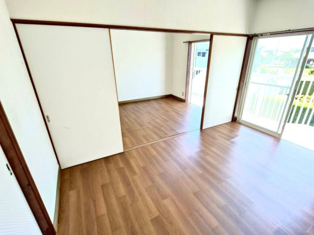メゾン土合の内装|洋室続き間
