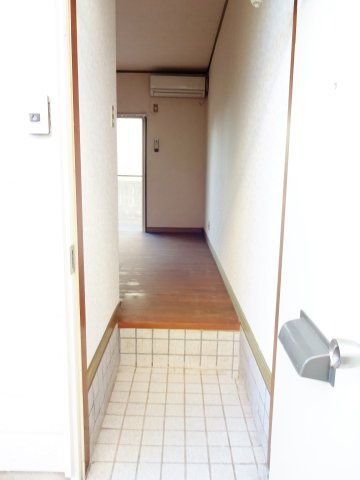 メゾン土合の玄関