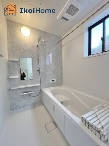 明石市日富美町1期　全7棟2号棟　新築戸建の浴室|◆同社施工例◆小窓があり換気良好の浴室です。清潔な空間を保てます。