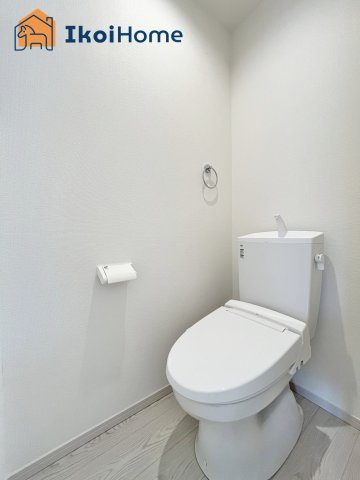 明石市日富美町1期　全7棟2号棟　新築戸建のトイレ|◆同社施工例◆トイレが2か所あるので夜中も安心です。朝のトイレ渋滞も心配いりません。