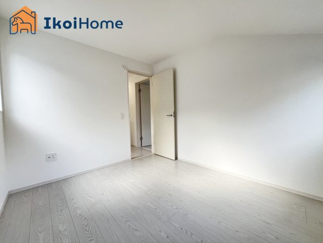 明石市日富美町1期　全7棟2号棟　新築戸建の寝室|◆同社施工例◆注意。カーテン・カーテンレールは付いておりません。弊社にご相談ください。