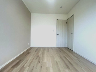 【洋室】 | 海老名市上今泉1丁目 中古戸建て | 南面に窓：洋室5.2帖（2階）