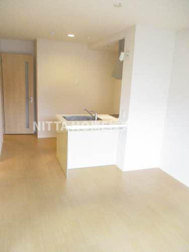 プルミエール豊野の居間・リビング|リビングは11.1帖です◎