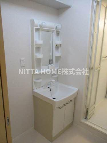 プルミエール豊野の洗面所|シャワー付きの洗面台朝の準備も楽々です★