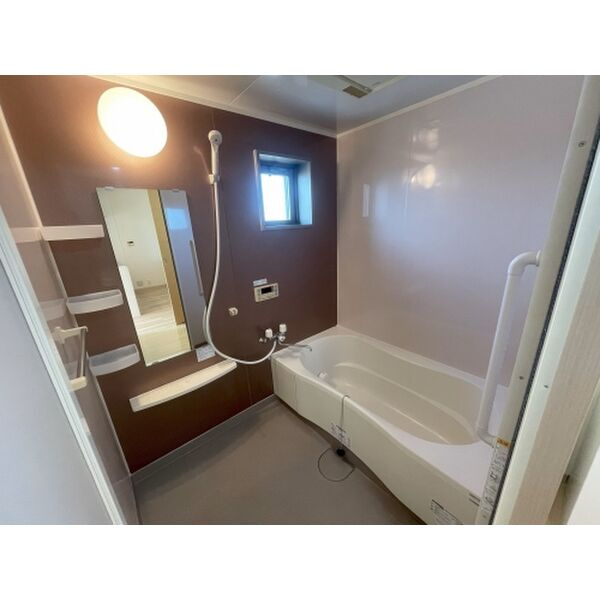 グランディアの浴室|追い焚き付きのお風呂です♪