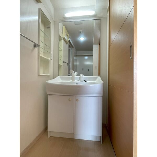 グランディアの洗面所|明るい洗面所です★