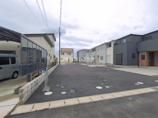 仲介手数料無料）小牧市久保一色南　３号棟の前面道路含む現地写真|前面道路含む現地写真です