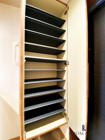 グランテラス八田駅前の玄関