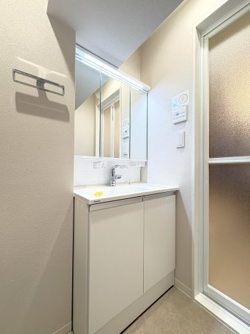 綾瀬ファイナンスの洗面所|ドキドキの新生活も、安心してスタート。ぴったりの住まいを見つけませんか？クランディアが一緒に住まい選びをサポートします‼　まずは、お気軽にお問合せください　＃クランディア