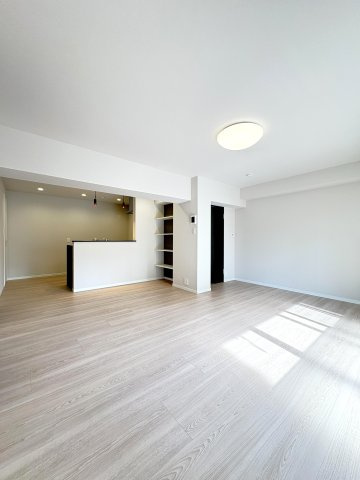 綾瀬ファイナンスの居間・リビング|ドキドキの新生活も、安心してスタート。ぴったりの住まいを見つけませんか？クランディアが一緒に住まい選びをサポートします‼　まずは、お気軽にお問合せください　＃クランディア