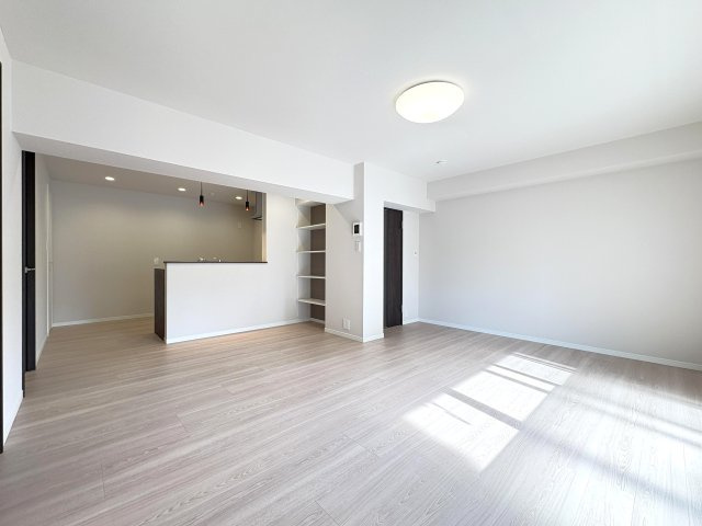 綾瀬ファイナンスの居間・リビング|ドキドキの新生活も、安心してスタート。ぴったりの住まいを見つけませんか？クランディアが一緒に住まい選びをサポートします‼　まずは、お気軽にお問合せください　＃クランディア