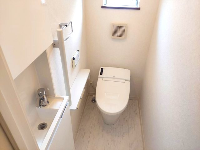 宝塚市山手台東5丁目一戸建のトイレ|1階トイレ