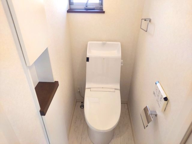 宝塚市山手台東5丁目一戸建のトイレ|2階トイレ