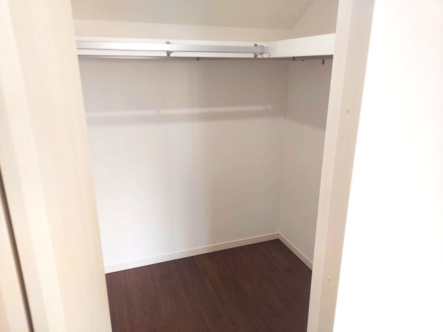 宝塚市山手台東5丁目一戸建の収納|2階洋室約5.7帖ウォークインクローゼット