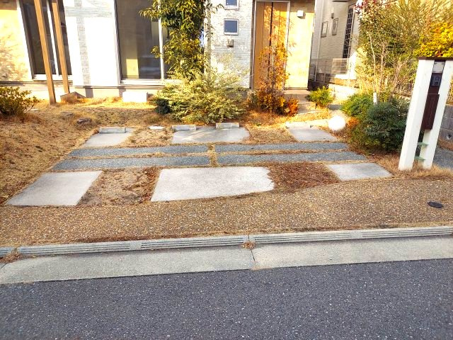 宝塚市山手台東5丁目一戸建の駐車場