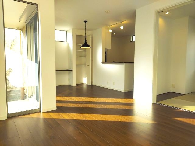宝塚市山手台東5丁目一戸建の居間・リビング