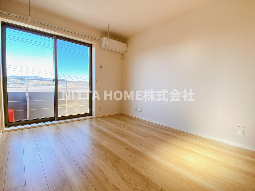 メゾン　ド　ソワの洋室|明るい木目が素敵ですよね◇