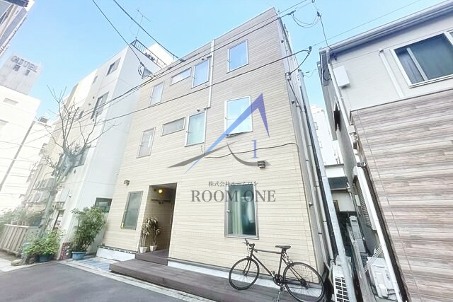 Ｍａｈａｌｏ　Ｔｅｒｒａｃｅ雷門