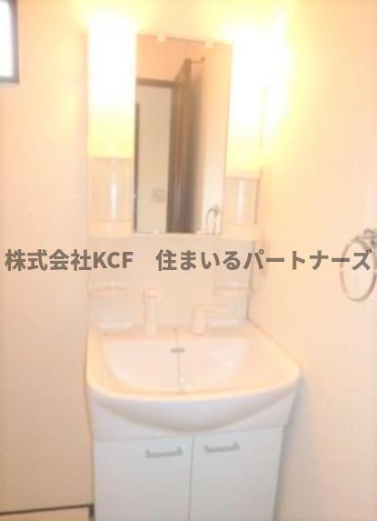 オリーヴァ花畑の独立洗面台|朝の支度にも助かる、独立の洗髪洗面化粧台