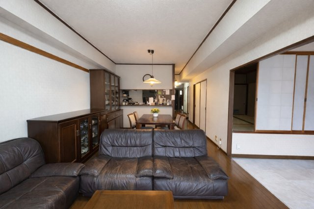 茶屋ケ坂公園ハイツB棟の居間・リビング|※室内写真は一部CG処理を施しております。