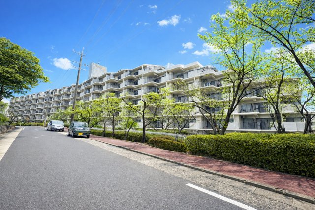 茶屋ケ坂公園ハイツB棟の外観