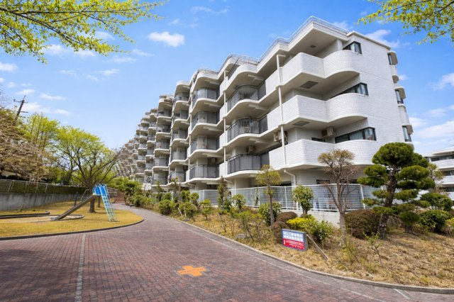 茶屋ケ坂公園ハイツB棟の外観