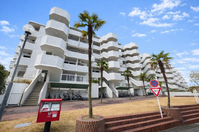 茶屋ケ坂公園ハイツB棟の外観