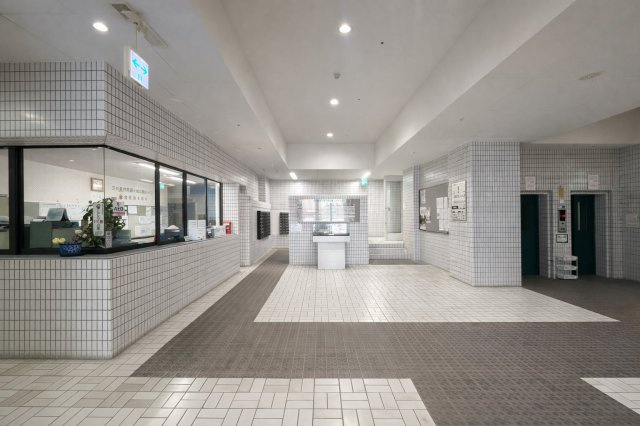 茶屋ケ坂公園ハイツB棟のロビー