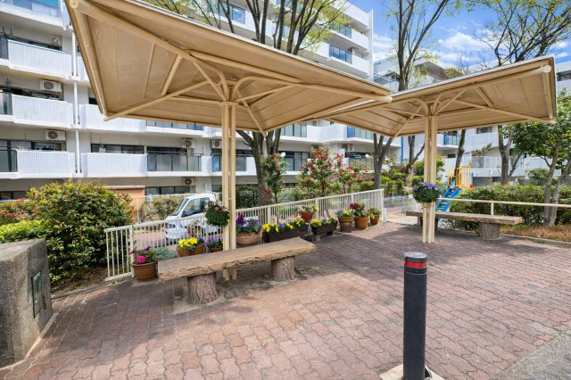 茶屋ケ坂公園ハイツB棟の中庭