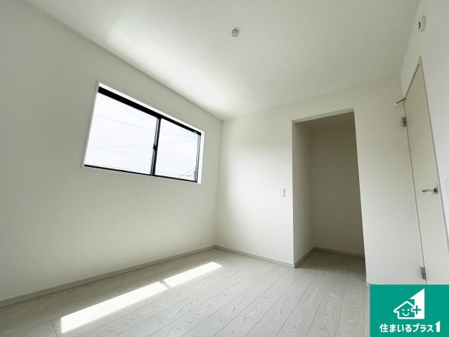 守山市吉身　第1期　新築一戸建ての洋室|収納スペースが充実しているので子供の成長に合わせてたくさん収納ができます！家族構成に合わせた様々な活用ができる収納！
