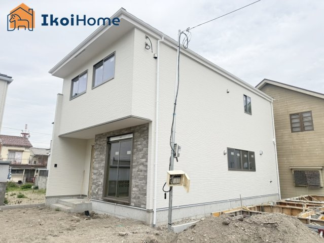 明石市日富美町1期　全7棟4号棟　新築戸建のエントランス|【ホームページに現地動画掲載中】●年中無休：当日予約可●前道路南側歩道もあり広く約14.8ｍ！