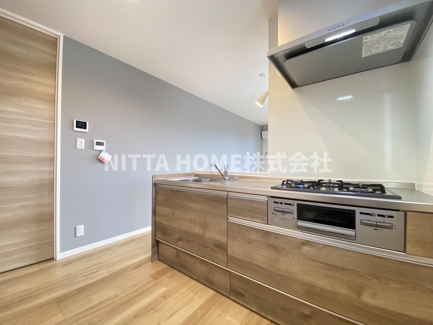 メゾンシュシュのキッチン|３口コンロ付きのカウンターキッチン！