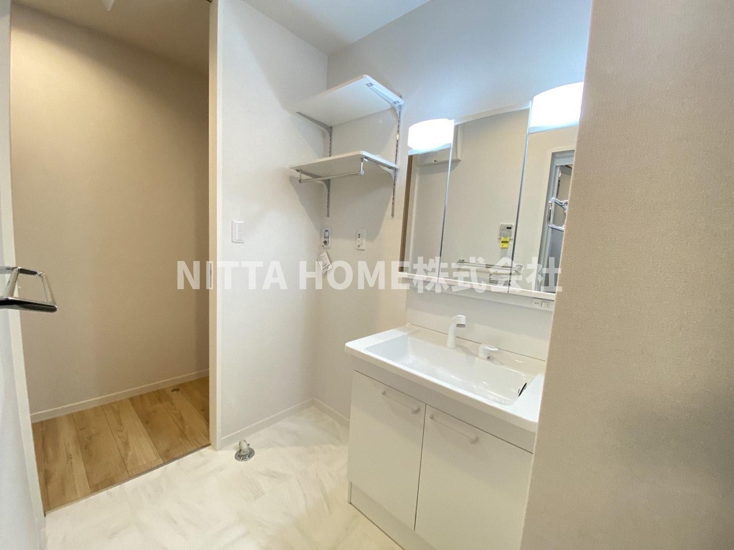 メゾンシュシュの洗面所|お洒落なシャワー付き洗面台◎