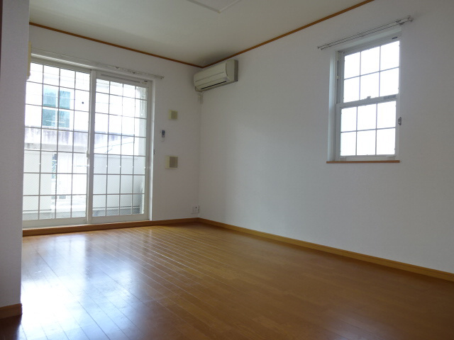 神崎郡福崎町福田のハイツの居間・リビング